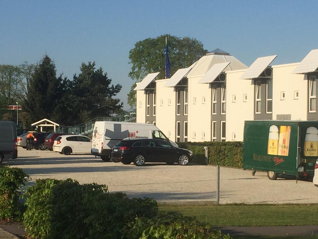 AK 1 Hotel Ducherow Buitenkant foto