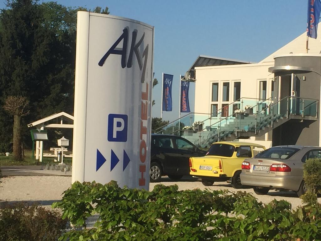 AK 1 Hotel Ducherow Buitenkant foto